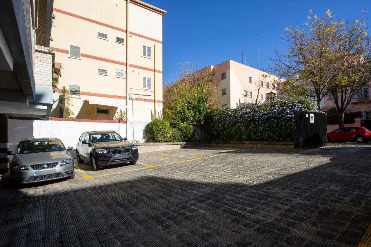 Borbolla Sevilla Urban - Parking Exterior photo