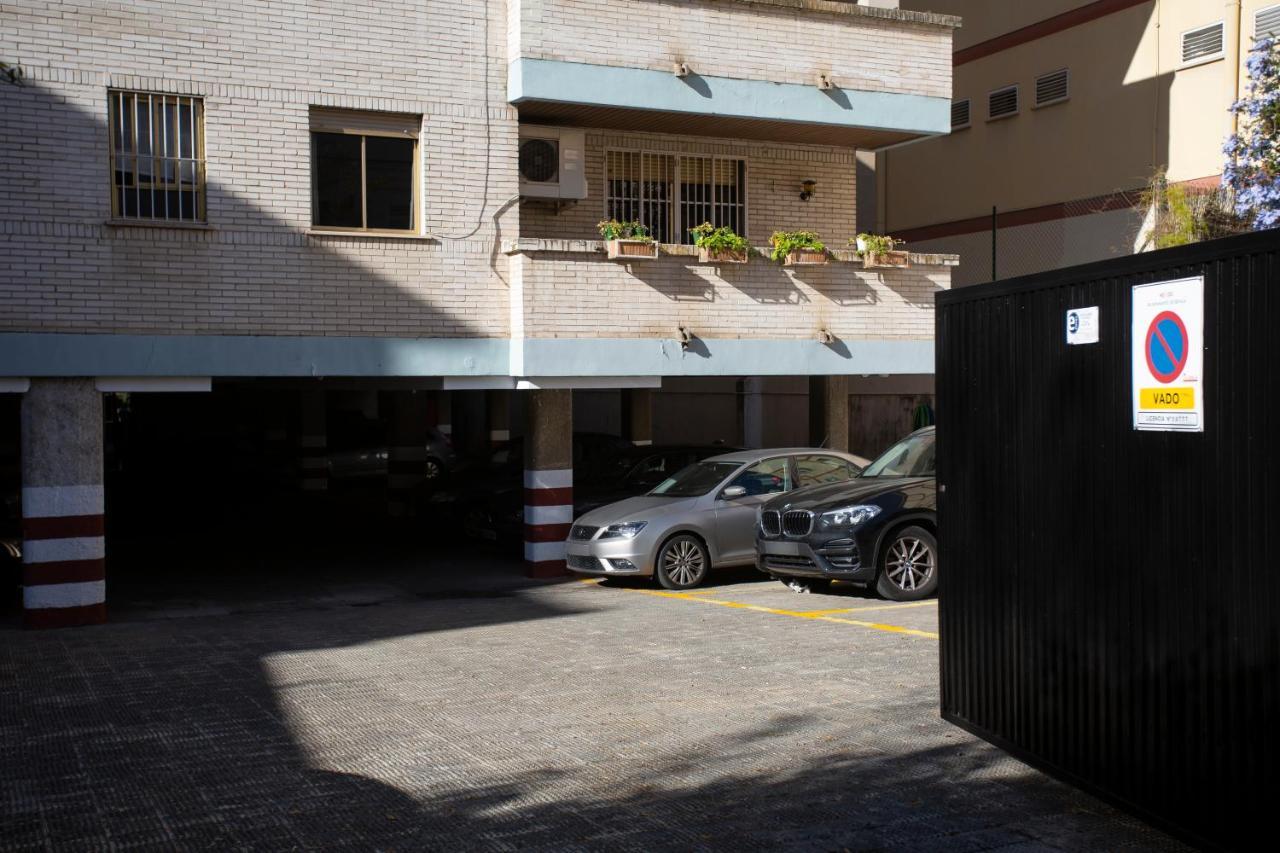 Borbolla Sevilla Urban - Parking Exterior photo